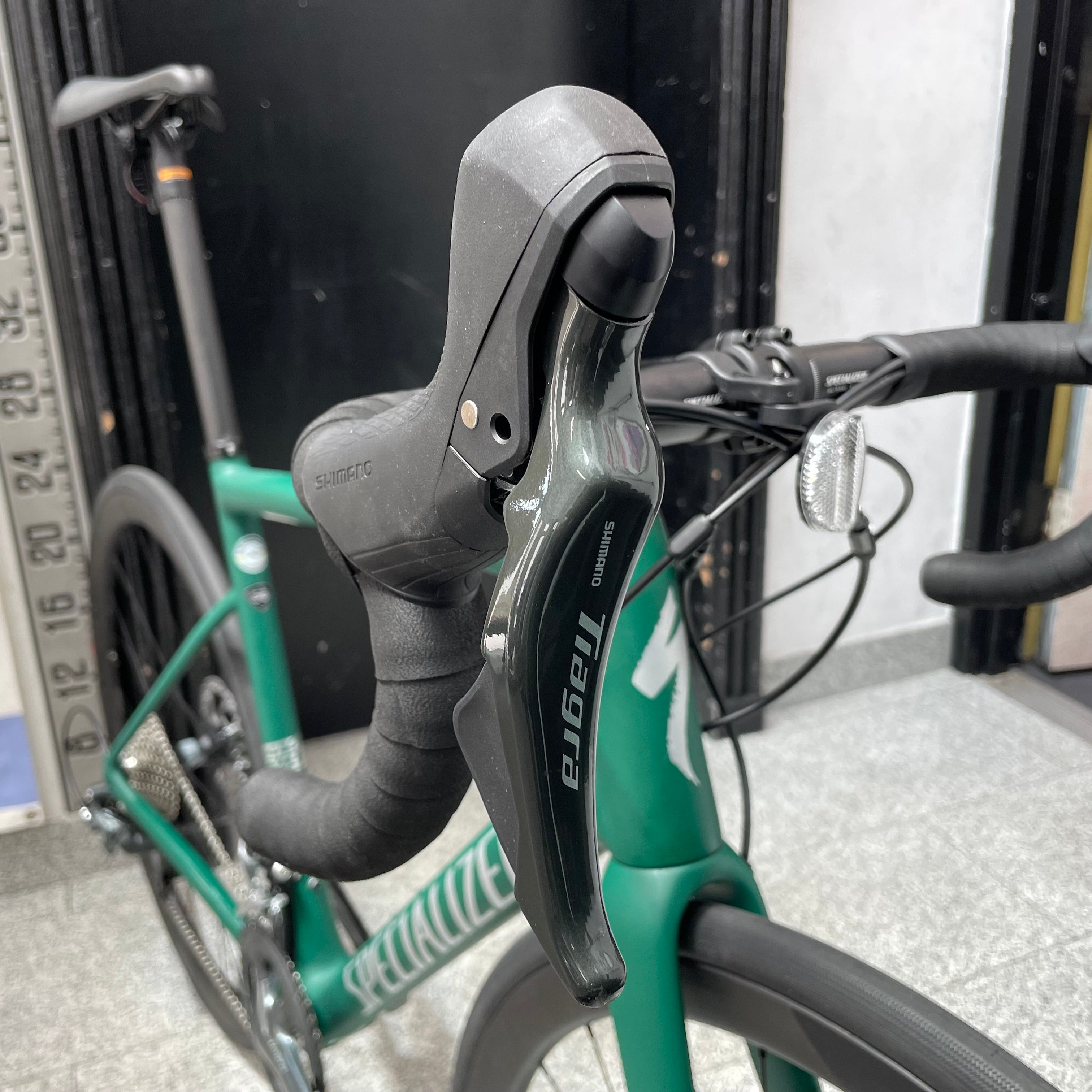 2023 Specialized Tarmac SL6 with Carbon Roval Wheel Upgrade - 56cm