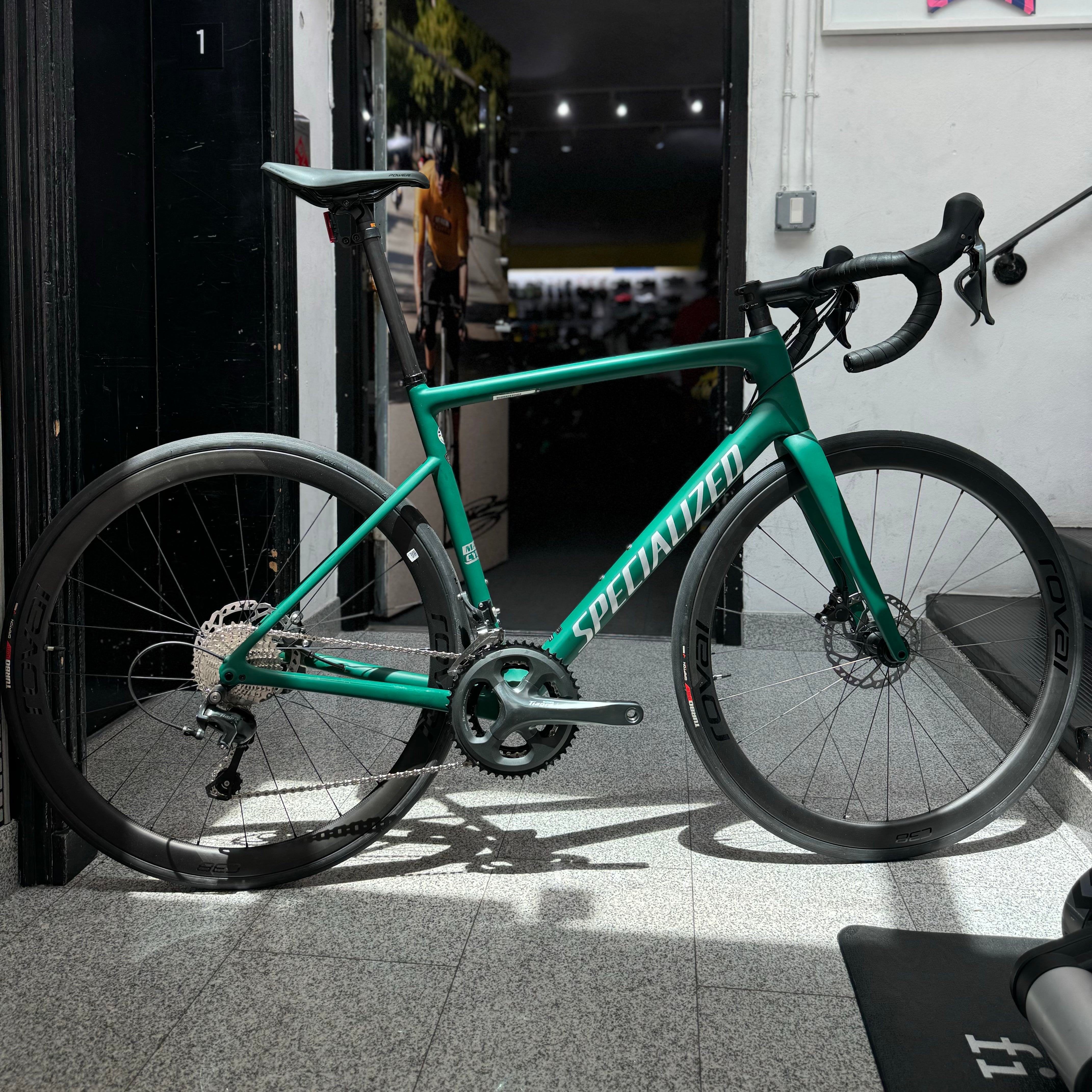 2023 Specialized Tarmac SL6 with Carbon Roval Wheel Upgrade - 56cm